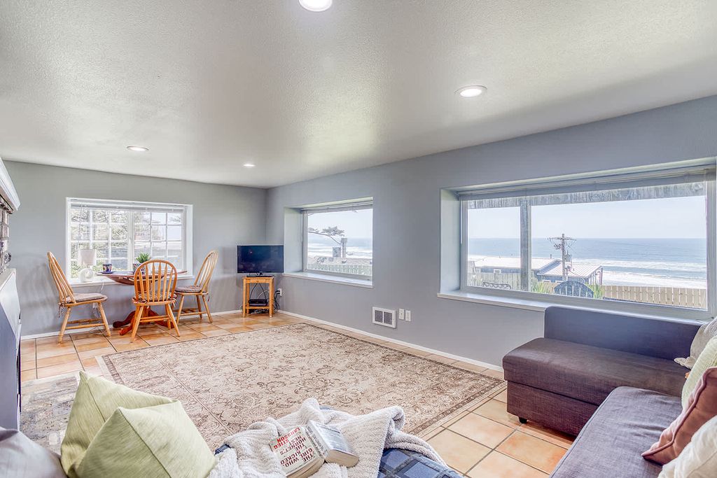Downstairs Oceanview Hideout with Sweeping Views and Easy Beach Access