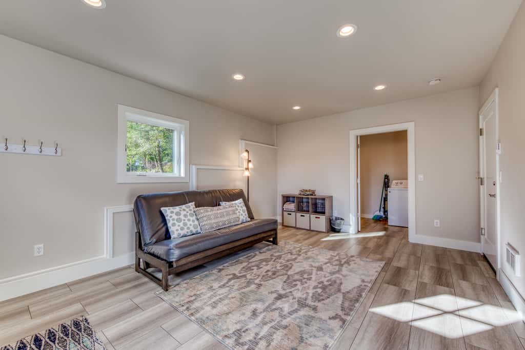 Contemporary built dog friendly house with partial ocean views