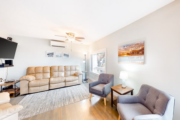 Bud's Beach House