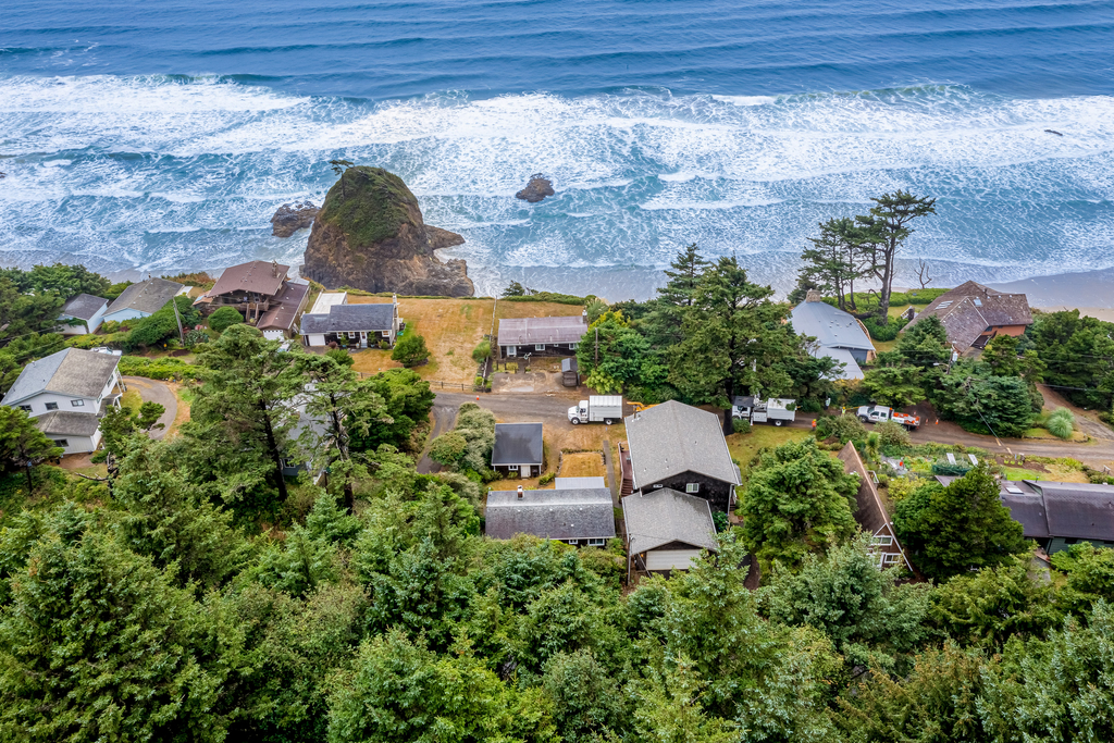 Cozy dog friendly home with ocean views a private hot tub and washer and dryer