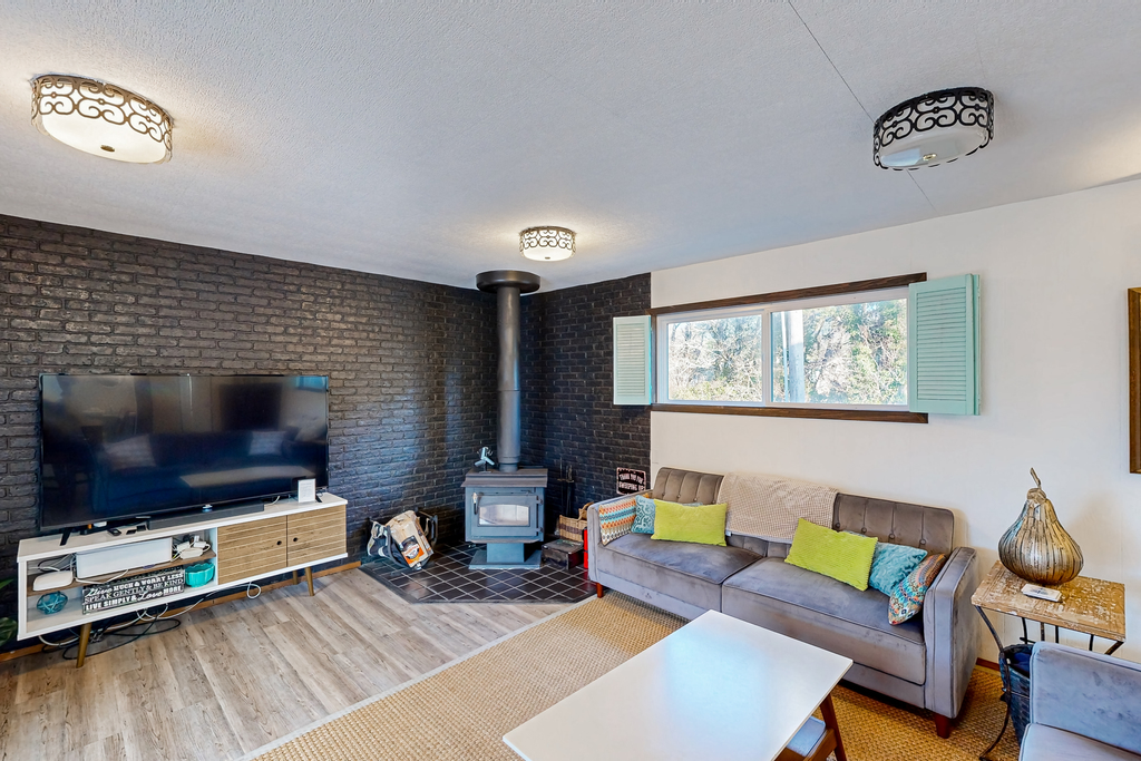 Coastal Paradise Awaits Spacious Retreat with Firepit and Entertainment