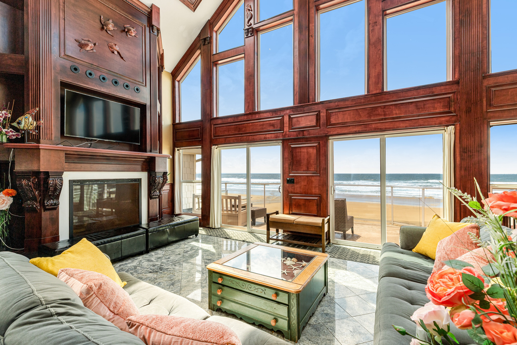 Oceanfront Villa with WiFi Private Hot Tub Balconies Beach Access and Game Room