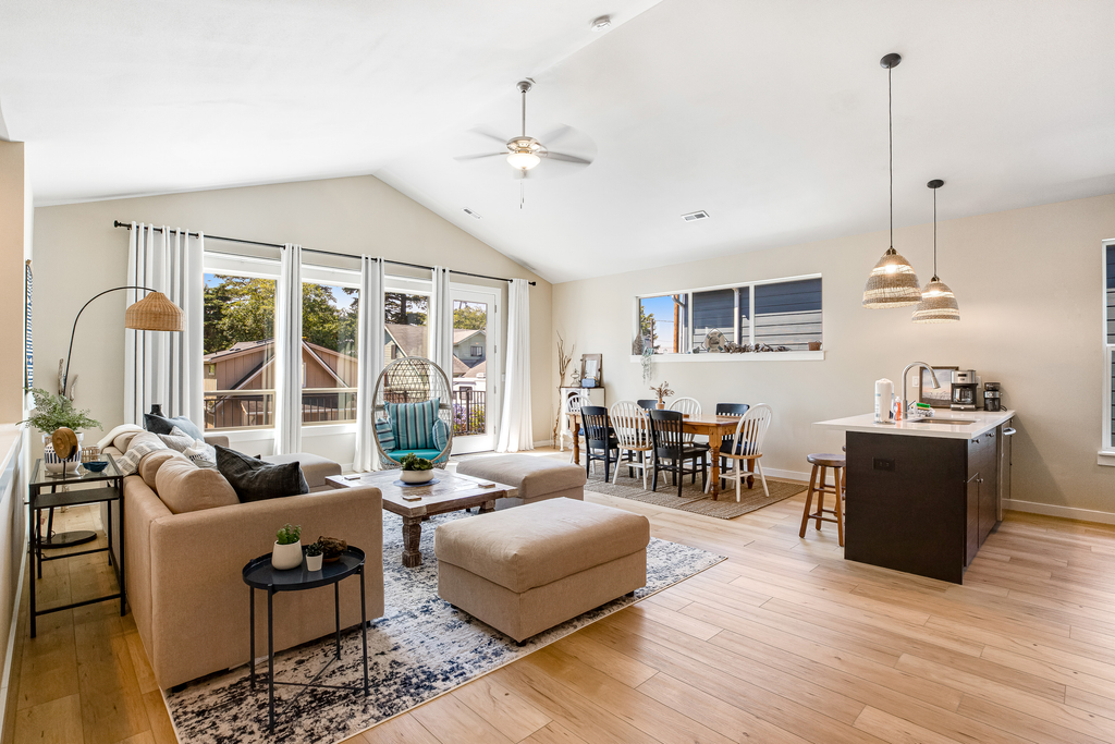 Coastal getaway with deck beach gear and washer dryer walk to beach