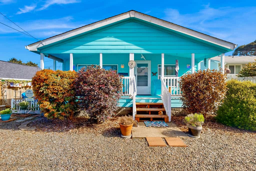 Charming home two blocks from the beach private hot tub and washer dryer