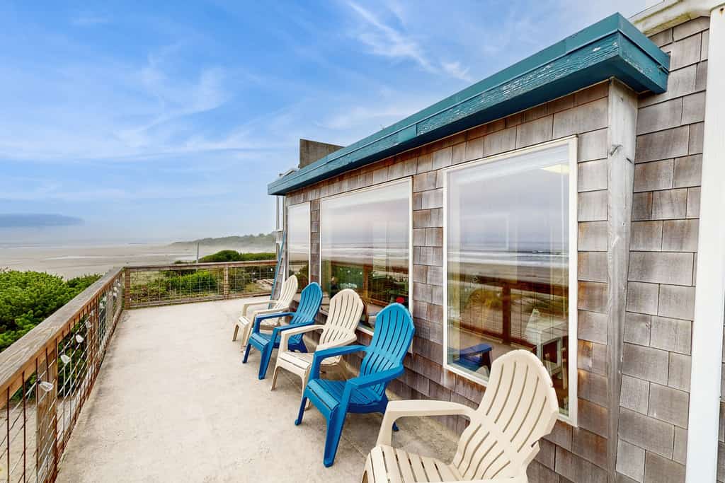 Oceanfront home with great views high speed WiFi and direct beach access