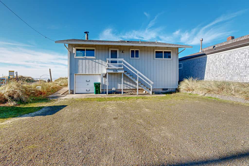 Rockaway Beach Cozy Cabin