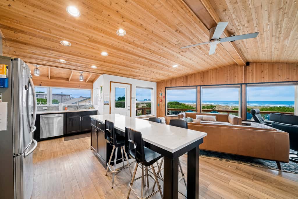 Oceanfront house with private beach access and amazing ocean views dog friendly