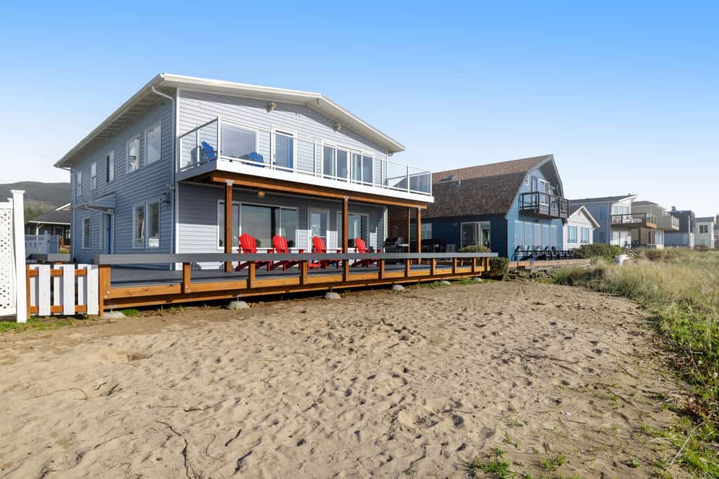 Twin Rocks Oceanfront Beach House