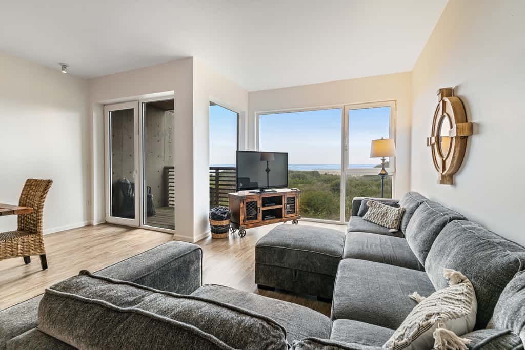 Modern Condo on the Beach with Spectacular Views