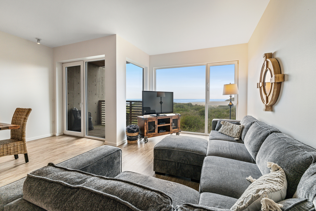 Modern Condo on the Beach with Spectacular Views