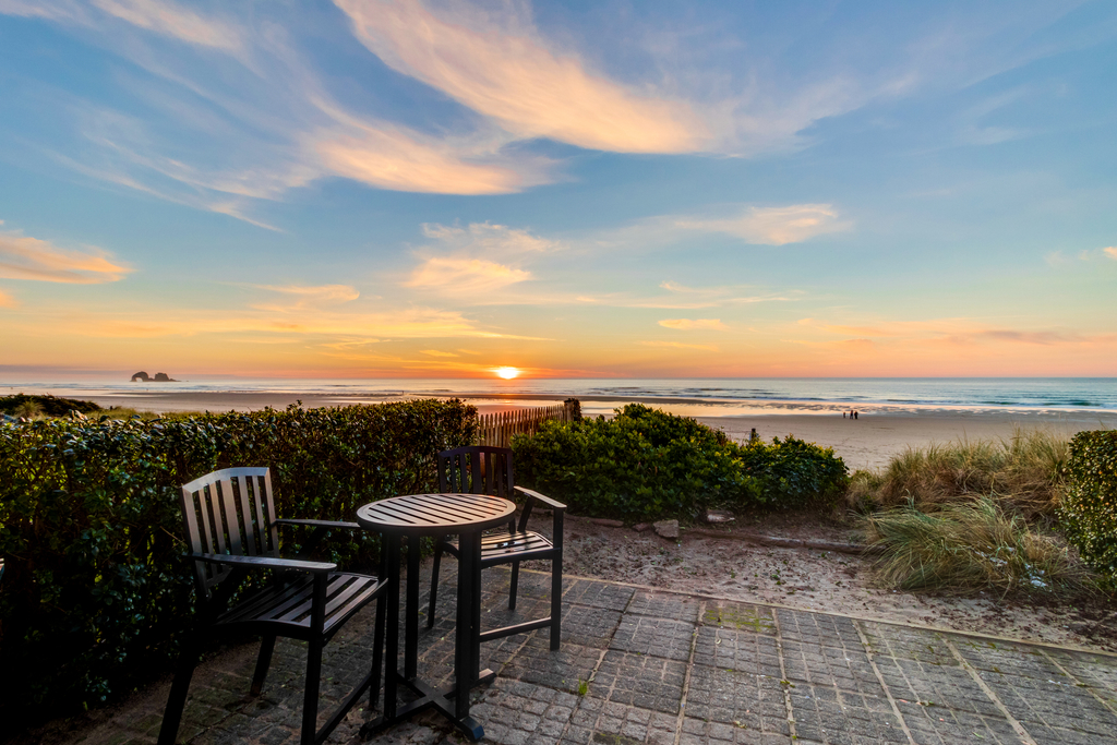 Dog Friendly Waterfront Bungalow Just Steps to the Sand and Waves