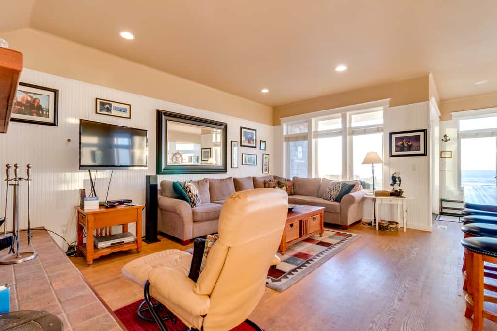 Dog Friendly Waterfront Bungalow Just Steps to the Sand and Waves
