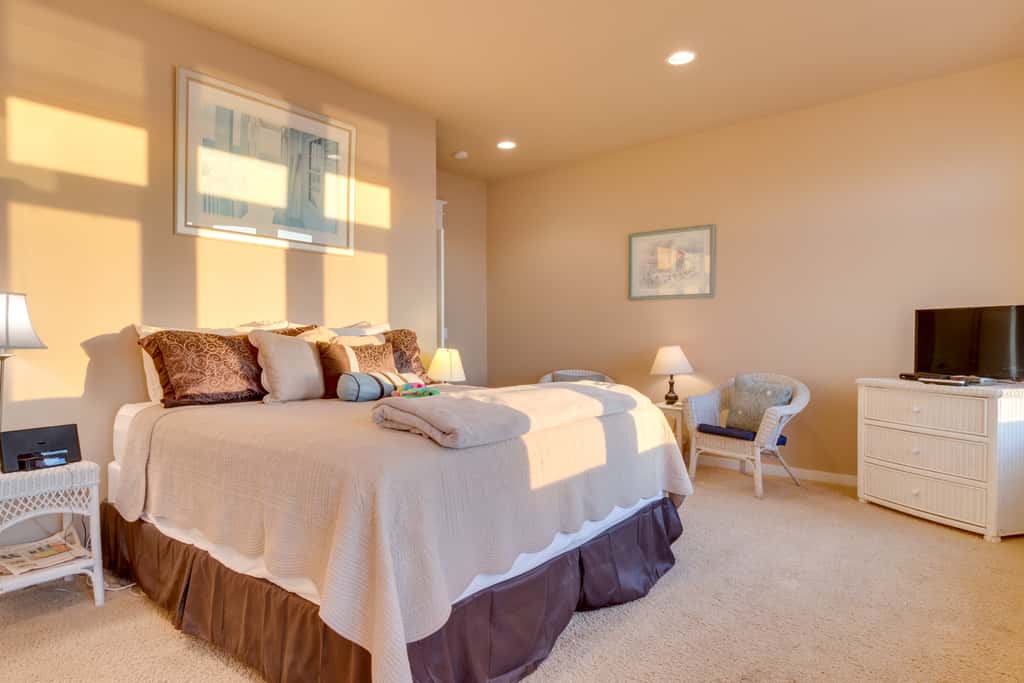 Dog Friendly Waterfront Bungalow Just Steps to the Sand and Waves