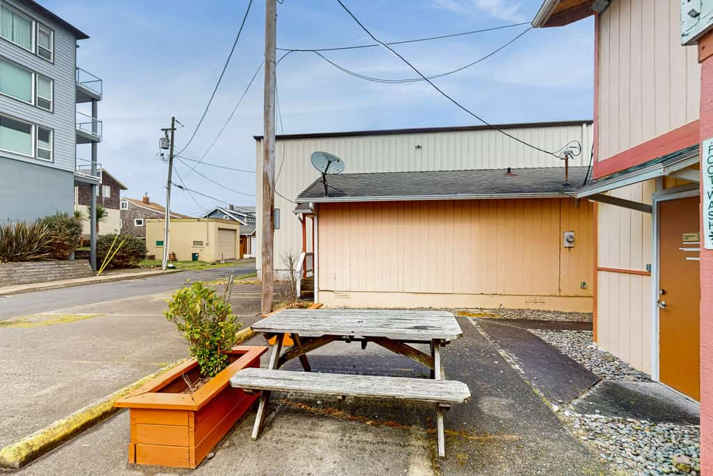 Sea Treasures Inn #103