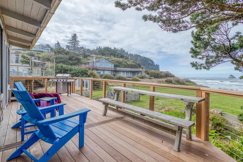 Shoreline Cottage Oceanfront Vacation Rental