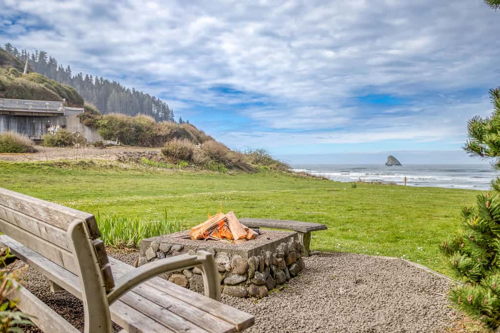 Oceanfront cottage with hot tub beach access fireplace and WiFi Dog friendly