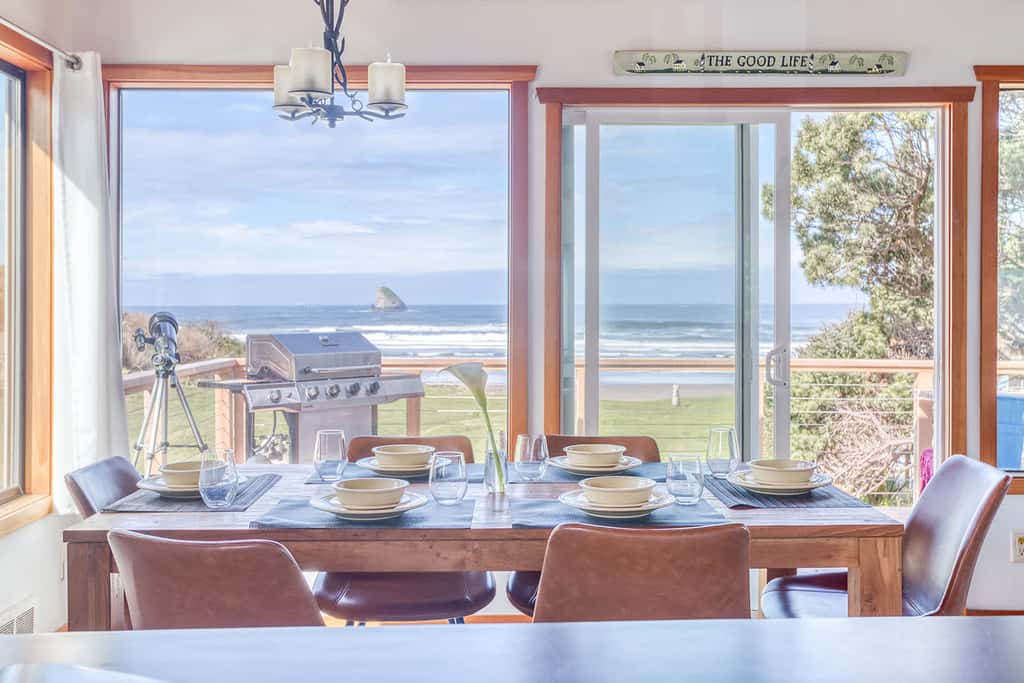 Oceanfront cottage with hot tub beach access fireplace and WiFi Dog friendly