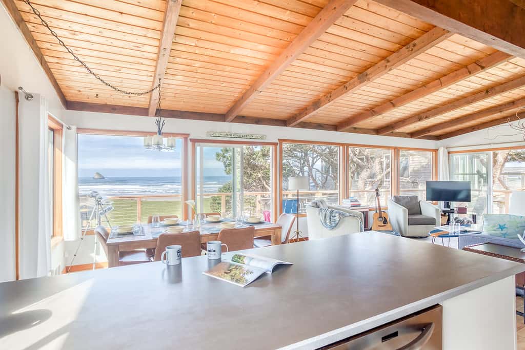 Oceanfront cottage with hot tub beach access fireplace and WiFi Dog friendly