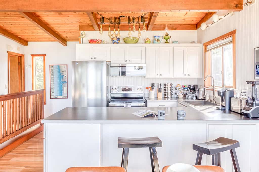 Oceanfront cottage with hot tub beach access fireplace and WiFi Dog friendly