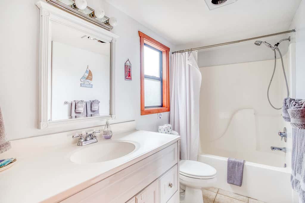 Oceanfront cottage with hot tub beach access fireplace and WiFi Dog friendly
