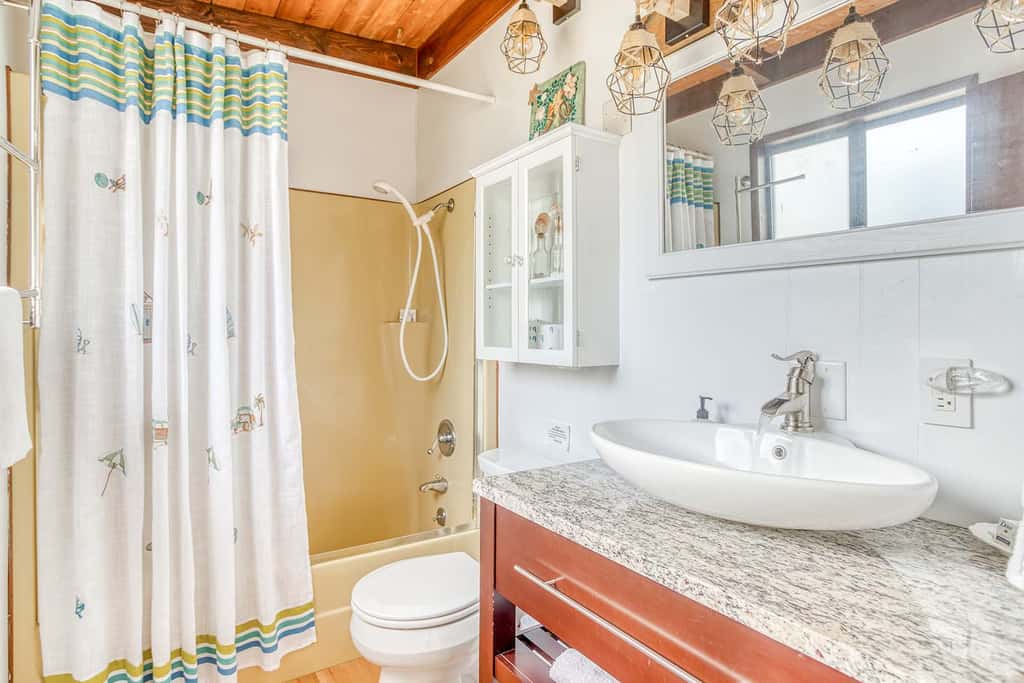 Oceanfront cottage with hot tub beach access fireplace and WiFi Dog friendly