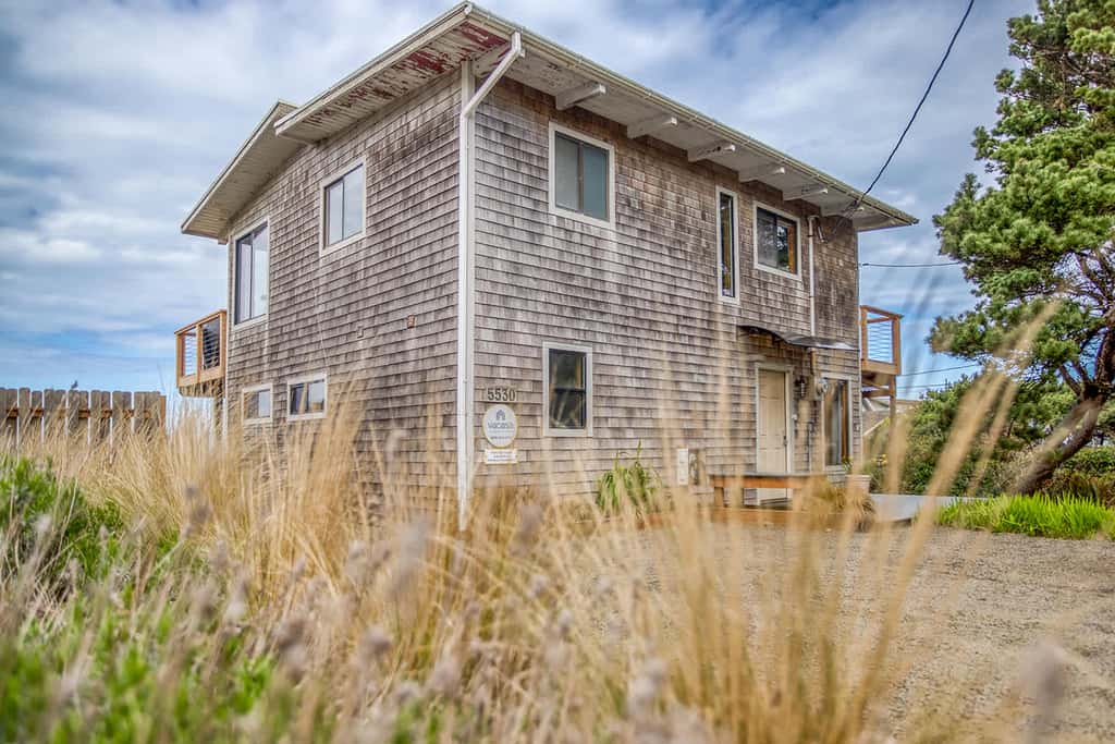 Oceanfront cottage with hot tub beach access fireplace and WiFi Dog friendly