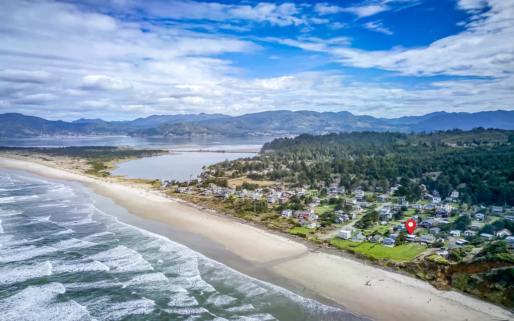 Oceanfront cottage with hot tub beach access fireplace and WiFi Dog friendly