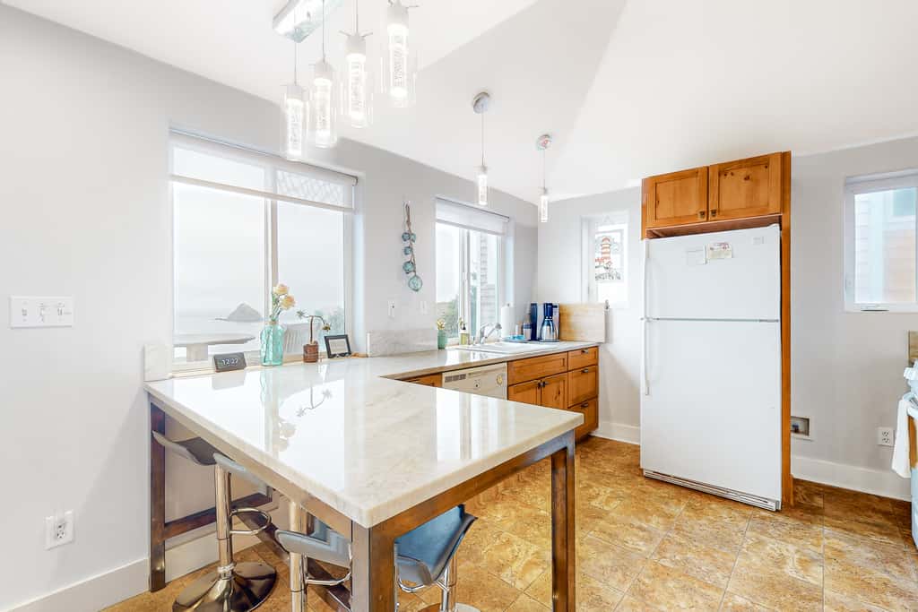 Beautiful and dog friendly ocean views with a private patio