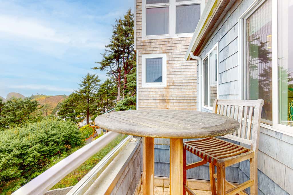 Beautiful and dog friendly ocean views with a private patio