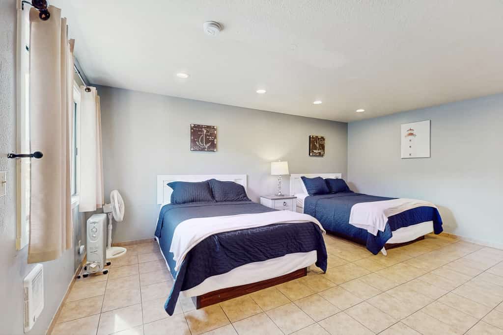 Sea Treasures Inn #102