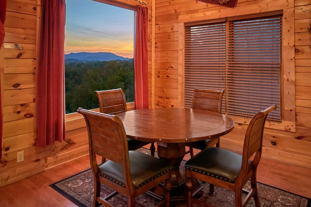 Scenic Getaway, Sleeps 8・Views・Games・Hot tub
