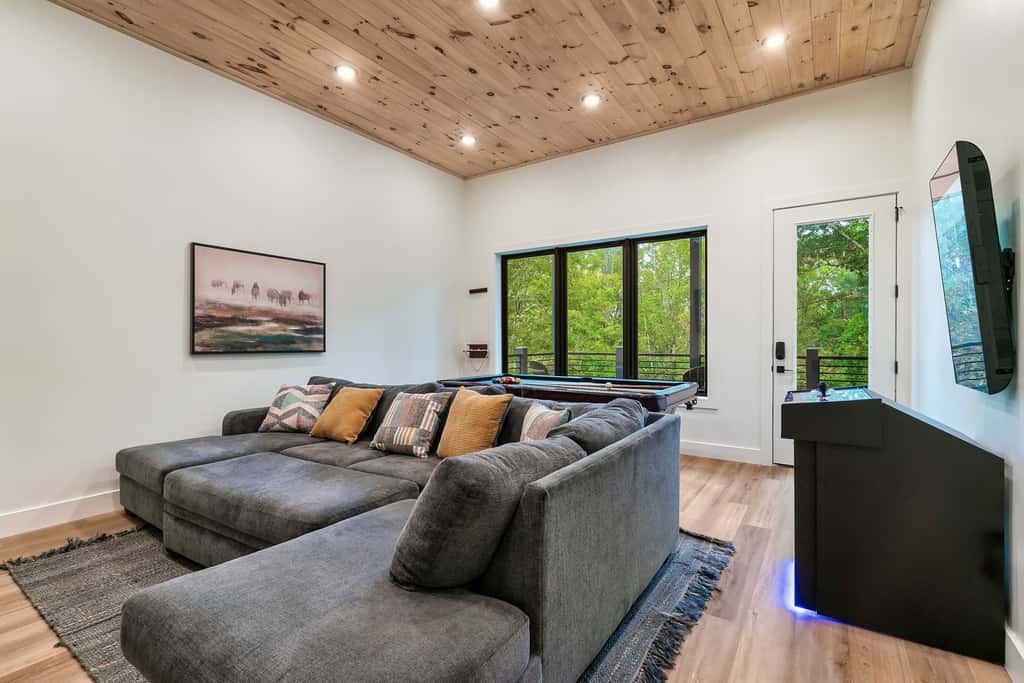 Modern Luxe N Smokies, Sleeps 10・Games・Hot Tub