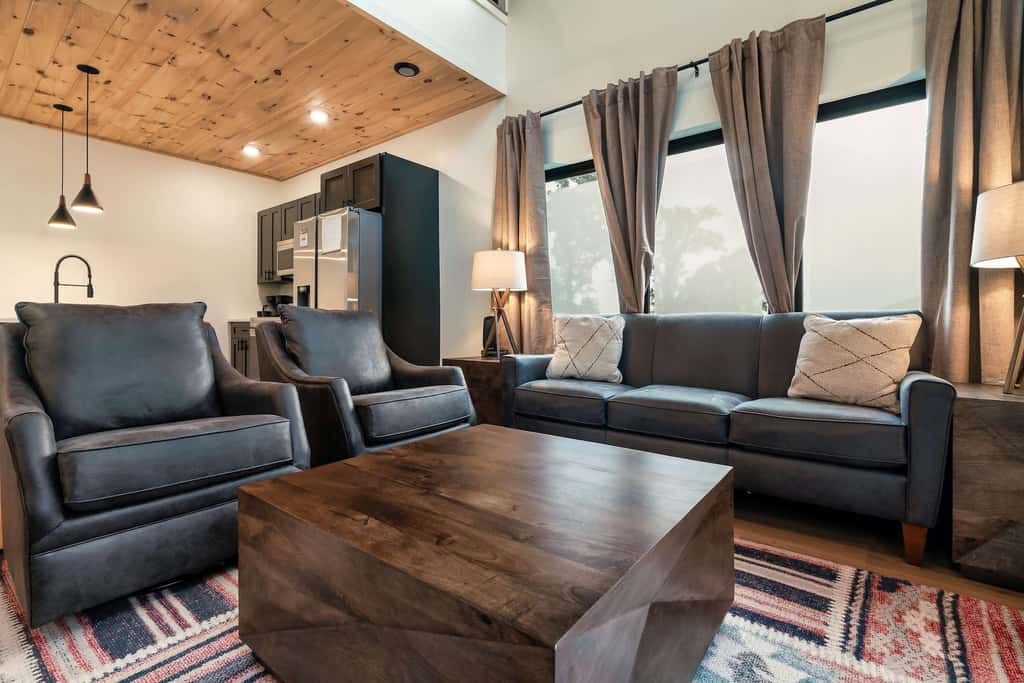 Modern Luxe N Smokies, Sleeps 10・Games・Hot Tub