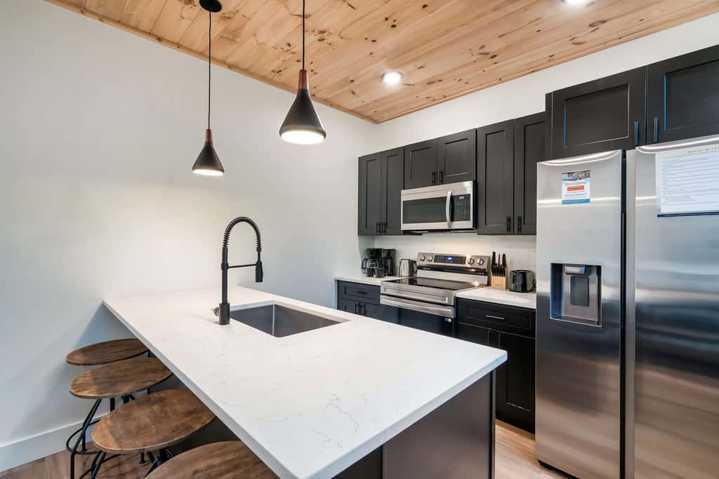 Modern Luxe N Smokies, Sleeps 10・Games・Hot Tub