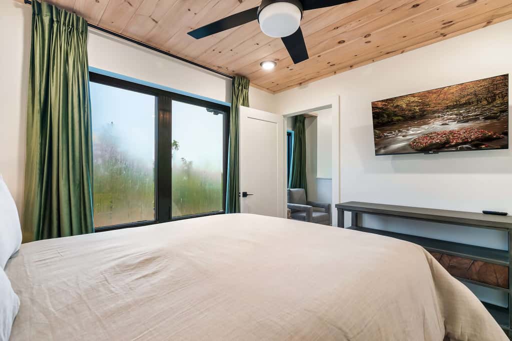 Modern Luxe N Smokies, Sleeps 10・Games・Hot Tub