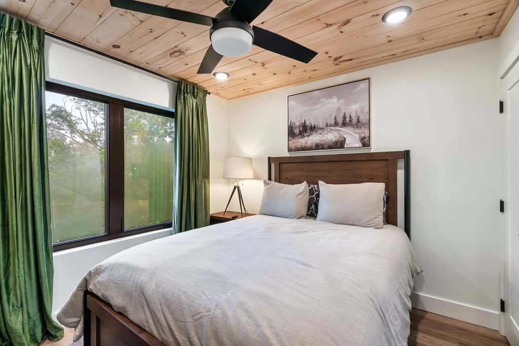 Modern Luxe N Smokies, Sleeps 10・Games・Hot Tub