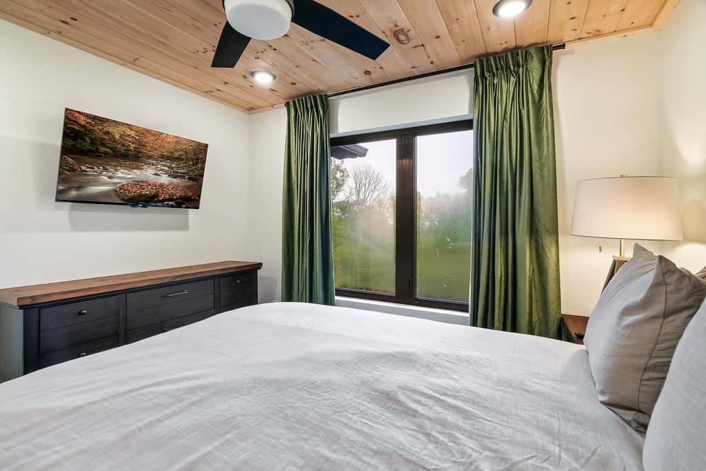 Modern Luxe N Smokies, Sleeps 10・Games・Hot Tub