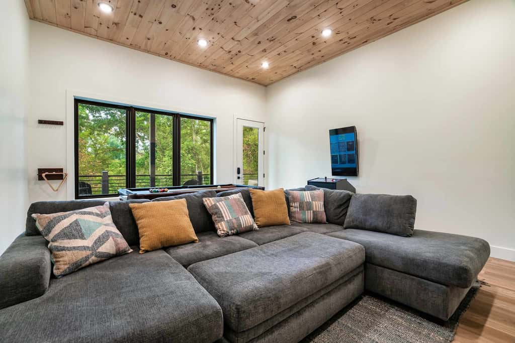 Modern Luxe N Smokies, Sleeps 10・Games・Hot Tub