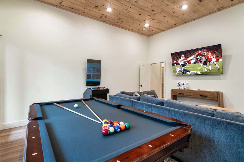 Modern Luxe N Smokies, Sleeps 10・Games・Hot Tub