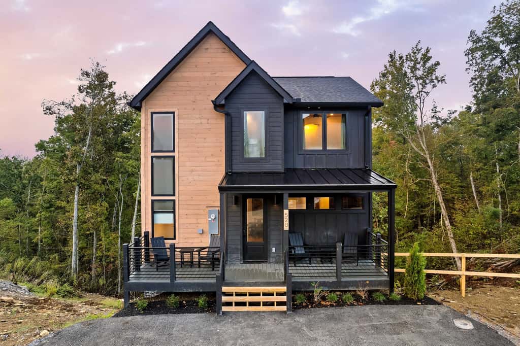 Modern Luxe N Smokies, Sleeps 10・Games・Hot Tub