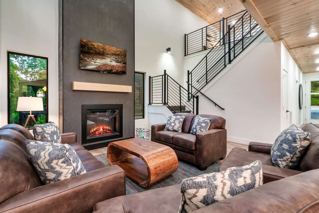 Experience luxury like never before at our modern mountain retreat! With sleek, contemporary design seamlessly blending into the wilderness, this 4-bedroom haven is perfect for families or friends. Relax by the sparkling private pool, soak in the bubbling hot tub, or explore nearby Sevierville’s attractions. Enjoy exclusive discounts at Soaky Mountain Water Park when you stay with us. Whether you seek adventure or tranquility, our home is the perfect getaway. Book now for an unforgettable stay!