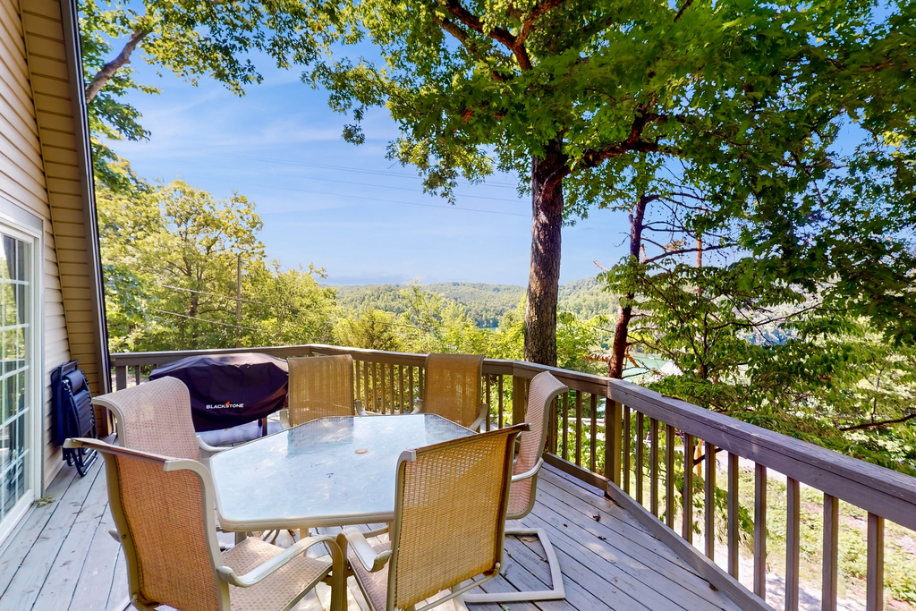 Lake View Getaway Near Flat Hollow Marina・Sleeps 8