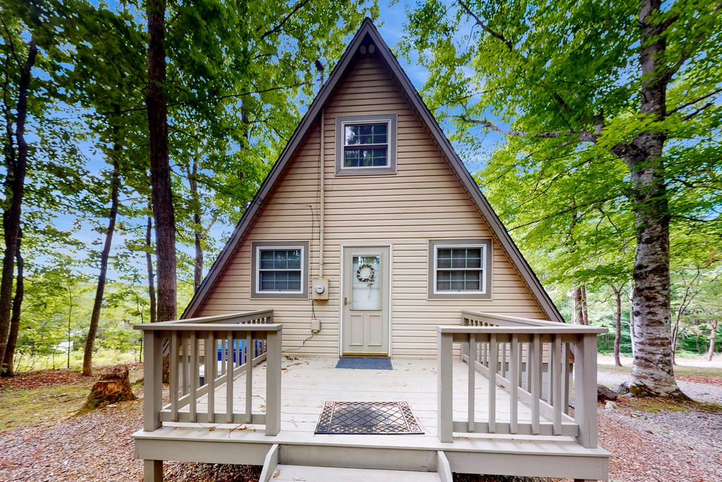 Lake View Getaway Near Flat Hollow Marina・Sleeps 8