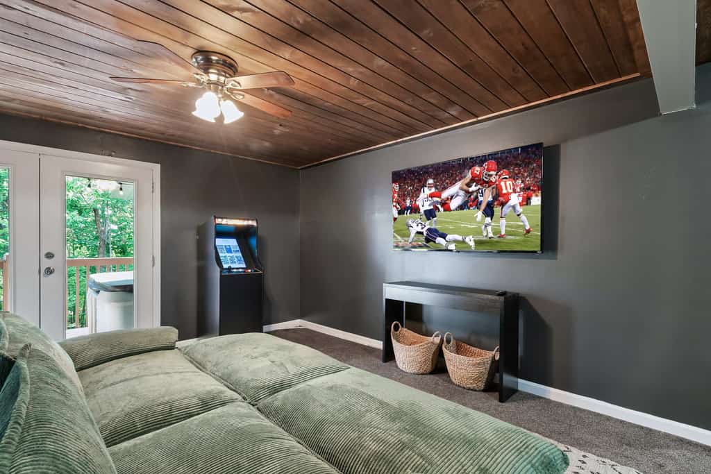 Stay in a renovated 3-bedroom townhome in Pigeon Forge, Tennessee, near Dollywood and the Parkway. Sleeping up to 6 guests, this getaway features a private hot tub, game room with bunk space, fireplace, Smart TV, and fully equipped kitchen. Enjoy convenient access to The Island in Pigeon Forge, Gatlinburg, and Great Smoky Mountains National Park.