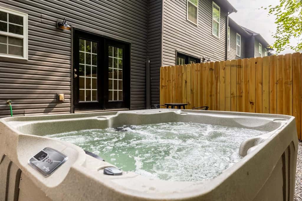 Game Room Fun, Hot Tub, Dollywood Nearby, Sleeps 8