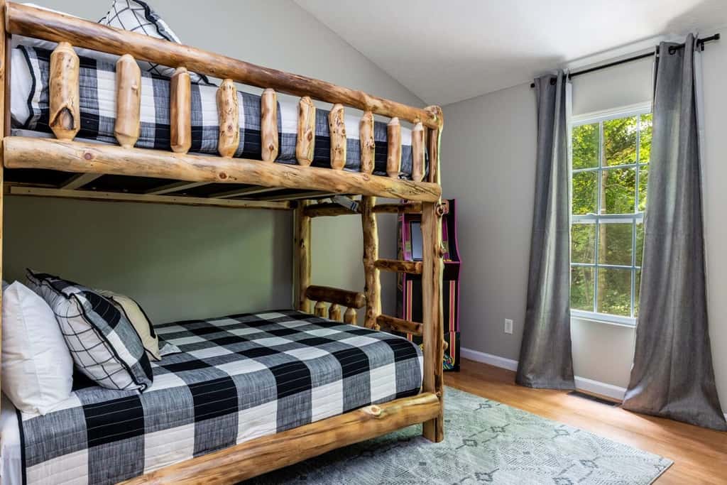 Game Room Fun, Hot Tub, Dollywood Nearby, Sleeps 8