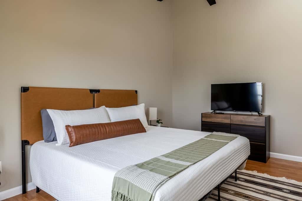 Game Room Fun, Hot Tub, Dollywood Nearby, Sleeps 8