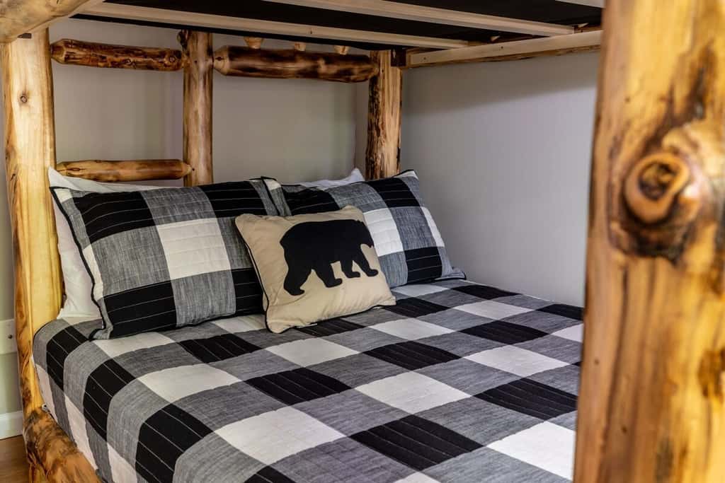 Game Room Fun, Hot Tub, Dollywood Nearby, Sleeps 8