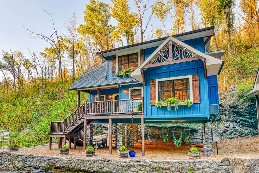 The Blue Spruce, Luxury Creekside Cabin Gatlinburg