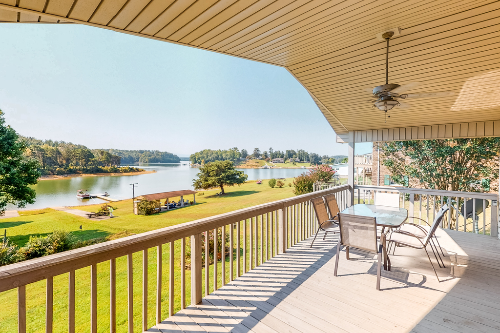 Douglas Lake Getaway・Hot Tub・Lakefront・Pool Table